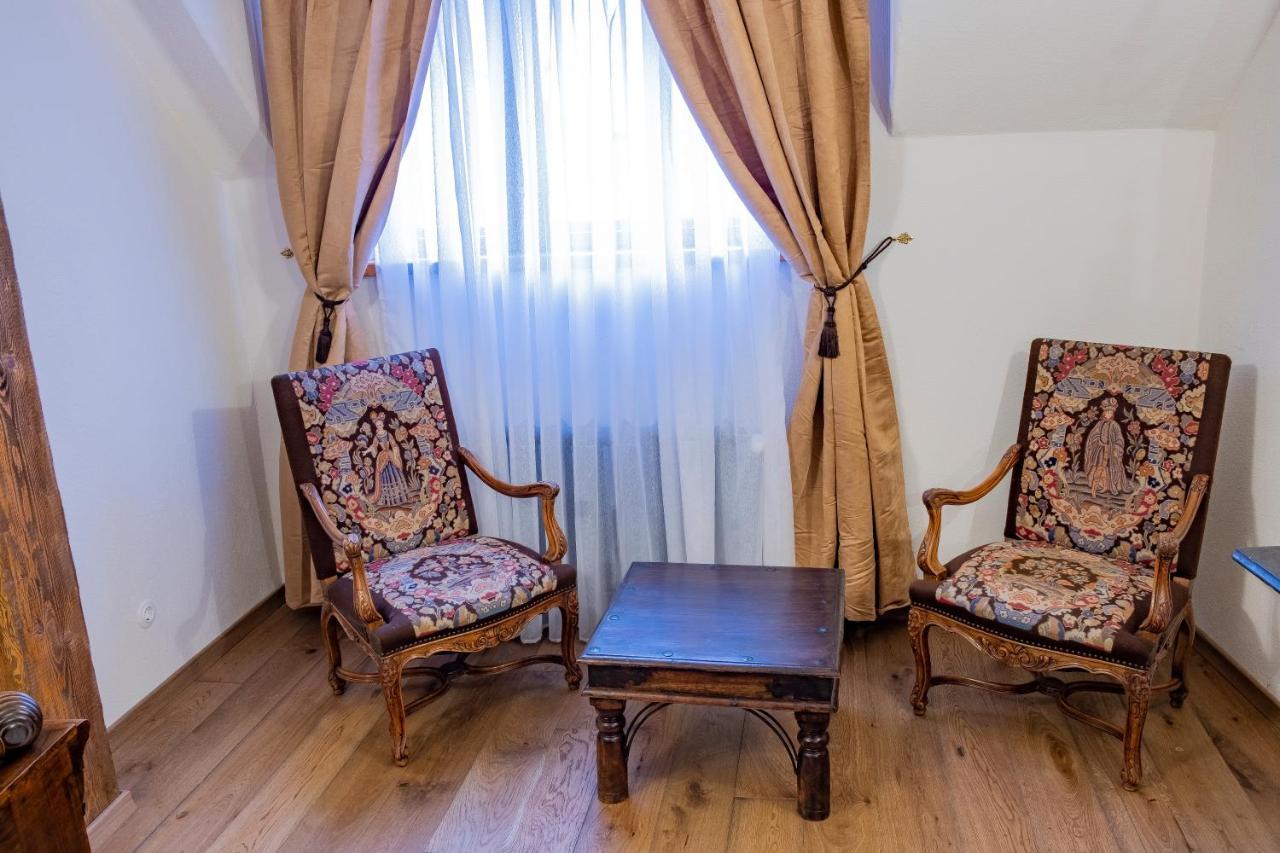 The Throne - M Museum Hotel Sighişoara Exteriör bild