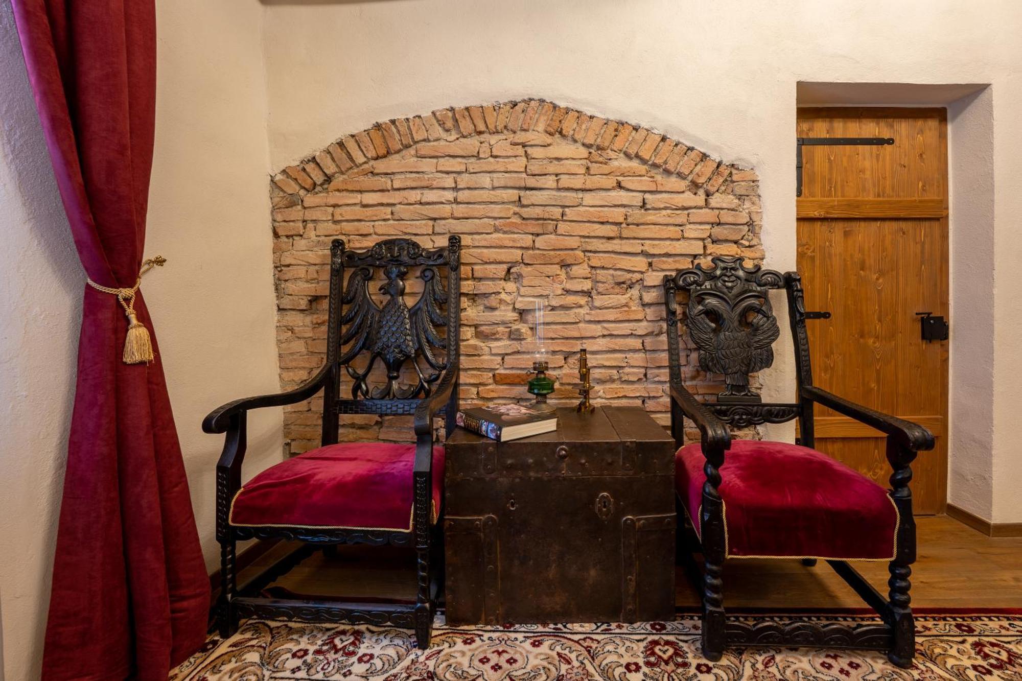 The Throne - M Museum Hotel Sighişoara Exteriör bild