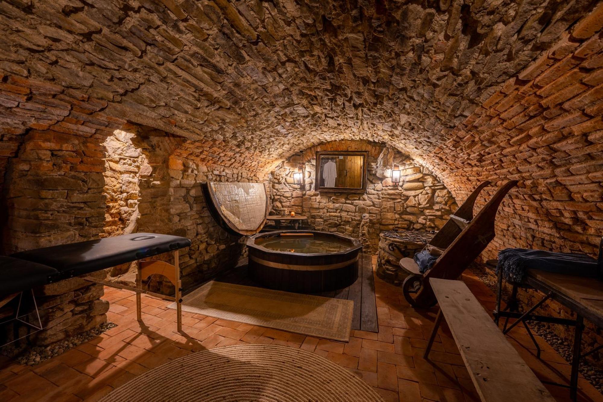 The Throne - M Museum Hotel Sighişoara Exteriör bild